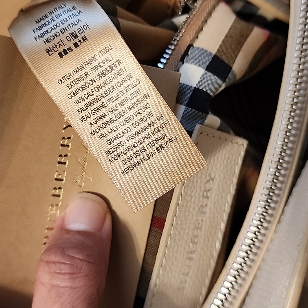 Burberry Banner Leather Tote Bag in Ivory with Tan leather details - Picture 5 of 16
